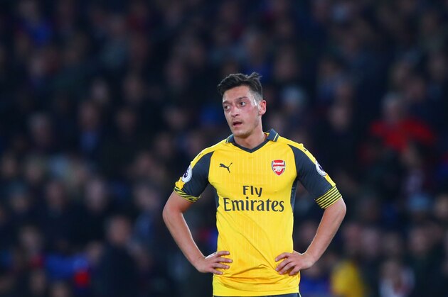 LONDON, ENGLAND - APRIL 10:  Mesut Ozil of Arsenal looks dejected during the Premier League match between Crystal Palace and Arsenal at Selhurst Park on April 10, 2017 in London, England.  (Photo by Clive Rose/Getty Images)