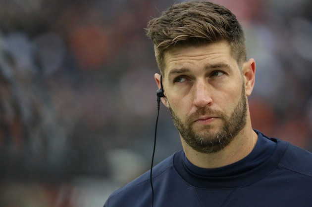 CHICAGO, IL - NOVEMBER 27:  Jay Cutler #6 of the Chicago Bears Illinois State Redbirds seen on the sideliens during a game against the Tennessee Titans
at Soldier Field on November 27, 2016 in Chicago, Illinois.  (Photo by Jonathan Daniel/Getty Images)
