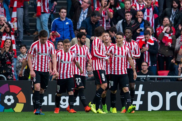 BILBAO, SPAIN - MARCH 18: Aritz Aduriz of Athletic Club celebrates after scoring goal during the La Liga match between Athletic Club Bilbao and Real Madrid at San Mames Stadium on March 18, 2017 in Bilbao, Spain.  (Photo by Juan Manuel Serrano Arce/Getty Images)