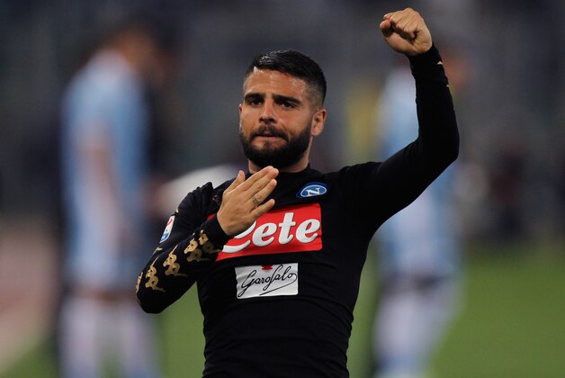 ROME, ITALY - APRIL 09:  Lorenzo Insigne of SSC Napoli celebrates after scoring the team's second goal during the Serie A match between SS Lazio and SSC Napoli at Stadio Olimpico on April 9, 2017 in Rome, Italy.  (Photo by Paolo Bruno/Getty Images)