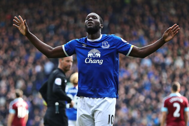 LIVERPOOL, ENGLAND - APRIL 15:  Romelu Lukaku of Everton celebrates scoring his team's third goal to make the score 3-1 during the Premier League match between Everton and Burnley at Goodison Park on April 15, 2017 in Liverpool, England.  (Photo by Chris Brunskill Ltd/Getty Images)