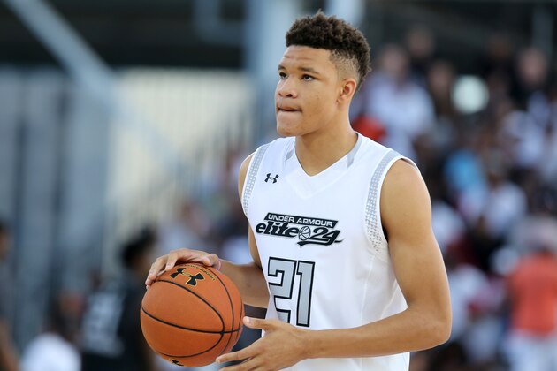 Team Clutch''s  Kevin Knox #21 warms up against Team Drive in the Under Armour Elite 24 game on Saturday, August 20, 2016 in Brooklyn, NY.  (AP Photo/Gregory Payan)