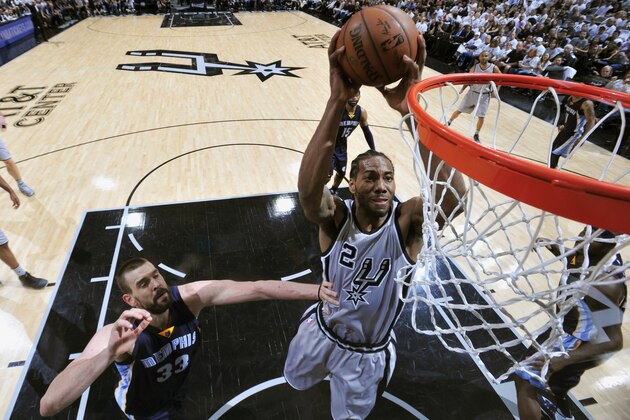 SAN ANTONIO, TX - APRIL 15:  Kawhi Leonard #2 of the San Antonio Spurs goes to the basket against the Memphis Grizzlies in Game One of Round One during the 2017 NBA Playoffs on April 15, 2017 at the AT&T Center in San Antonio, Texas. NOTE TO USER: User expressly acknowledges and agrees that, by downloading and or using this photograph, user is consenting to the terms and conditions of the Getty Images License Agreement. Mandatory Copyright Notice: Copyright 2017 NBAE (Photos by Mark Sobhani/NBAE via Getty Images)