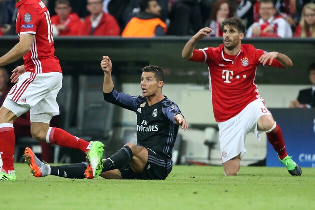 MUNICH, GERMANY - APRIL 12: Cristiano Ronaldo of Real Madrid, Javi Martinez of Bayern Munich during the UEFA Champions League Quarter Final first leg match between FC Bayern Muenchen (Bayern Munich) and Real Madrid CF at Allianz Arena on April 12, 2017 in Munich, Germany. (Photo by Jean Catuffe/Getty Images)