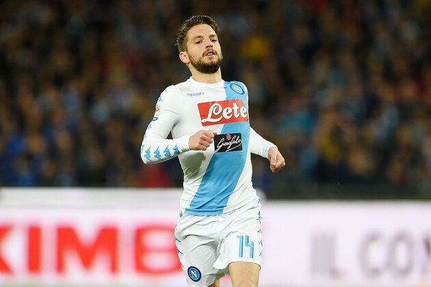 NAPLES, ITALY - APRIL 02:  Dries Mertens of SSC Napoli in action during the Serie A match between SSC Napoli and Juventus FC at Stadio San Paolo on April 2, 2017 in Naples, Italy.  (Photo by Francesco Pecoraro/Getty Images)