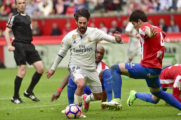 Real Madrid's Isco, center, duels for the ball with Sporting de Gijon's Jorge Mere during the Spanish La Liga soccer match between Real Madrid and Sporting de Gijon, at El Molinon stadium in Gijon, northern Spain, Saturday, April 15, 2017. (AP Photo/Alvaro Barrientos)