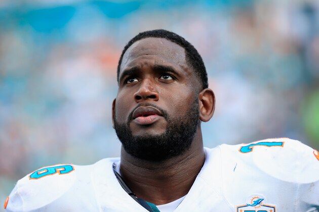 MIAMI GARDENS, FL - OCTOBER 25:  Branden Albert #76 of the Miami Dolphins looks on during a game against the Houston Texans at Sun Life Stadium on October 25, 2015 in Miami Gardens, Florida.  (Photo by Chris Trotman/Getty Images)