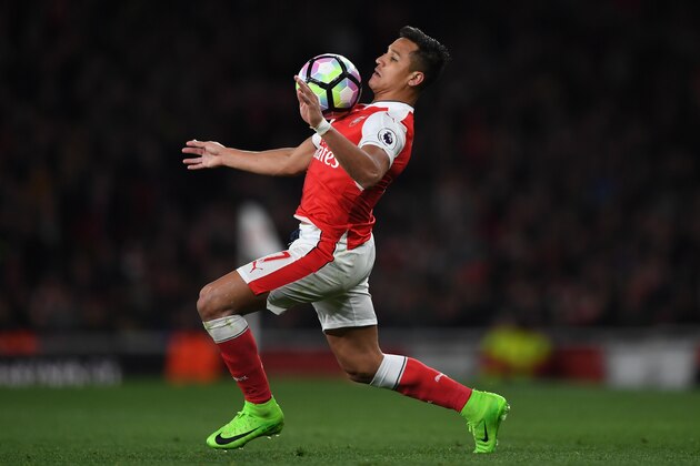 LONDON, ENGLAND - APRIL 05:  Alexis Sanchez of Arsenal in action during the Premier League match between Arsenal and West Ham United at the Emirates Stadium on April 5, 2017 in London, England.  (Photo by Shaun Botterill/Getty Images,)