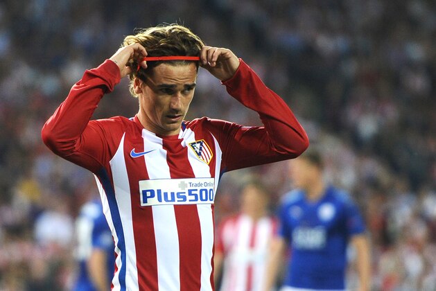 MADRID, SPAIN - APRIL 12:  Antoine Griezmann, #7 of Atletico de Madrid during the UEFA Champions League quarter final first leg match between Club Atletico de Madrid and  Leicester City  at Vicente Calderon on April 12, 2017 in Madrid, Spain. (Photo by Sonia Canada/Getty Images)