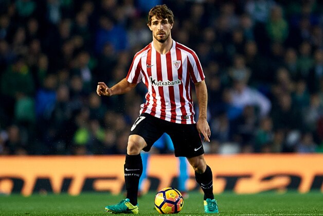 SEVILLE, SPAIN - DECEMBER 11: Yeray Alvarez of Athletic Club in action during La Liga match between Real Betis Balompie vs Athletic Club at Benito Villamarin Stadium on December 11, 2016 in Seville, Spain. (Photo by Aitor Alcalde Colomer/Getty Images)