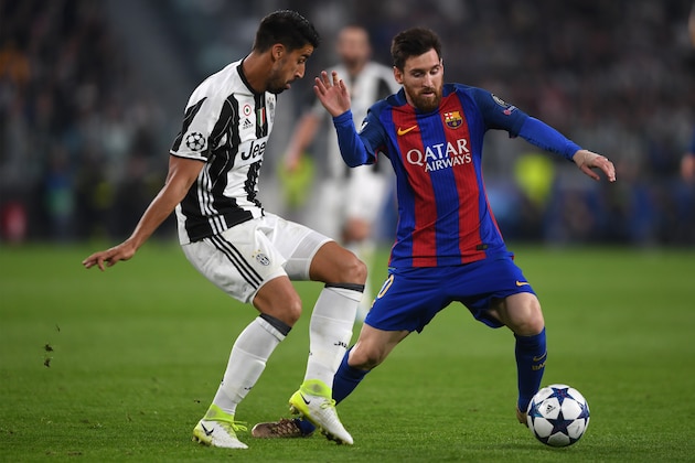 TURIN, ITALY - APRIL 11:  Lionel Messi of Barcelona is challenged by Sami Khedira of Juventus during the UEFA Champions League Quarter Final first leg match between Juventus and FC Barcelona at Juventus Stadium on April 11, 2017 in Turin, Italy.  (Photo by Mike Hewitt/Getty Images)