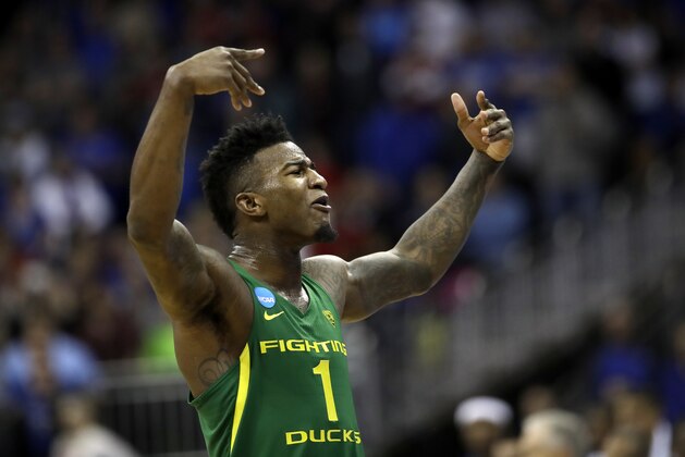 Oregon forward Jordan Bell celebrates at the end of the team's Midwest Regional final against Kansas in the NCAA men's college basketball tournament, Saturday, March 25, 2017, in Kansas City, Mo. Oregon won 74-60. (AP Photo/Charlie Riedel)