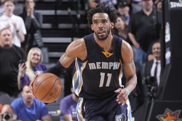 SACRAMENTO, CA - MARCH 27: Mike Conley #11 of the Memphis Grizzlies brings the ball up the court against the Sacramento Kings on March 27, 2017 at Golden 1 Center in Sacramento, California. NOTE TO USER: User expressly acknowledges and agrees that, by downloading and or using this photograph, User is consenting to the terms and conditions of the Getty Images Agreement. Mandatory Copyright Notice: Copyright 2017 NBAE (Photo by Rocky Widner/NBAE via Getty Images)
