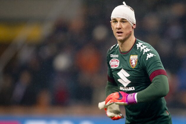 Torino goalkeeper Joe Hart wears a bandage after clashing with AC Milan's Gianluca Lapadula during an Italian Cup, Round of 16 soccer match, at the San Siro stadium in Milan, Italy, Thursday, Jan. 12, 2017. (AP Photo/Antonio Calanni)