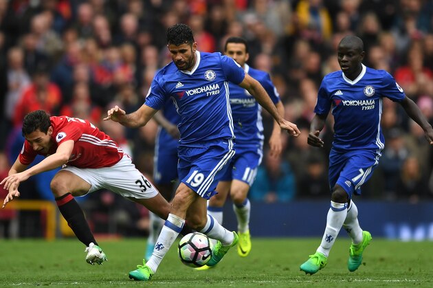 MANCHESTER, ENGLAND - APRIL 16:  Matteo Darmian of Manchester United and Diego Costa of Chelsea battle for possession during the Premier League match between Manchester United and Chelsea at Old Trafford on April 16, 2017 in Manchester, England.  (Photo by Shaun Botterill/Getty Images)