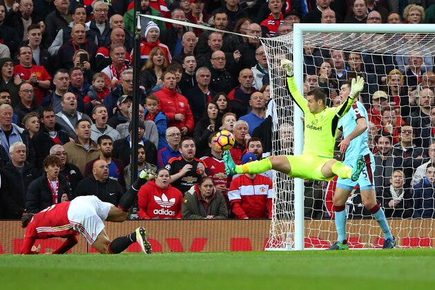 MANCHESTER, ENGLAND - OCTOBER 29: Thomas Heaton of Burnley (R) saves a shot during the Premier League match between Manchester United and Burnley at Old Trafford on October 29, 2016 in Manchester, England.  (Photo by Alex Livesey/Getty Images)