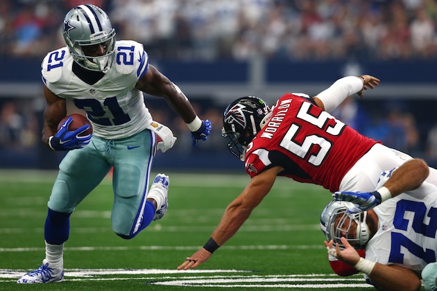 ARLINGTON, TX - SEPTEMBER 27:  Joseph Randle #21 of the Dallas Cowboys gets past Paul Worrilow #55 of the Atlanta Falcons to score a touchdown in the first quarter as Travis Frederick #72 of the Dallas Cowboys looks on in the first quarter at AT&T Stadium on September 27, 2015 in Arlington, Texas. (Photo by Tom Pennington/Getty Images)