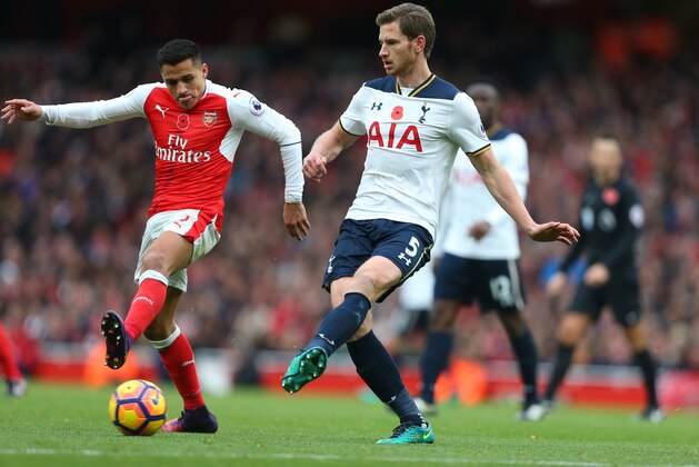LONDON, ENGLAND - NOVEMBER 06: Alexis Sanchez of Arsenal and Jan Vertonghen of Tottenham Hotspur during the Premier League match between Arsenal and Tottenham Hotspur at Emirates Stadium on November 6, 2016 in London, England. (Photo by Catherine Ivill - AMA/Getty Images)