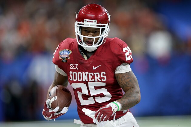 NEW ORLEANS, LA - JANUARY 02:  Joe Mixon #25 of the Oklahoma Sooners runs with the ball against the Auburn Tigers during the Allstate Sugar Bowl at the Mercedes-Benz Superdome on January 2, 2017 in New Orleans, Louisiana.  (Photo by Matthew Stockman/Getty Images)