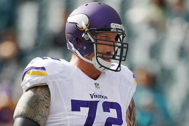 PHILADELPHIA, PA - OCTOBER 23:  Jake Long #72 of the Minnesota Vikings during warmups before taking on the Philadelphia Eagles at Lincoln Financial Field on October 23, 2016 in Philadelphia, Pennsylvania. (Photo by Rich Schultz/Getty Images)
