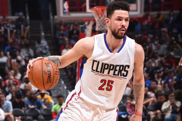 LOS ANGELES, CA - MARCH 26:  Austin Rivers #25 of the LA Clippers handles the ball against the Sacramento Kings on March 26, 2017 at STAPLES Center in Los Angeles, California. NOTE TO USER: User expressly acknowledges and agrees that, by downloading and/or using this Photograph, user is consenting to the terms and conditions of the Getty Images License Agreement. Mandatory Copyright Notice: Copyright 2017 NBAE (Photo by Andrew D. Bernstein/NBAE via Getty Images)