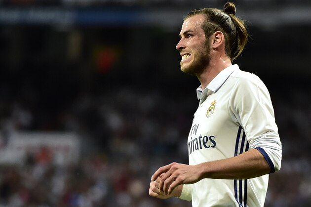 Real Madrid's Welsh forward Gareth Bale grimaces after missing a goal opportunity during the Spanish league Clasico football match Real Madrid CF vs FC Barcelona at the Santiago Bernabeu stadium in Madrid on April 23, 2017.
Barcelona won 3-2. / AFP PHOTO / GERARD JULIEN        (Photo credit should read GERARD JULIEN/AFP/Getty Images)