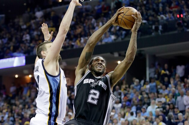 MEMPHIS, TN - APRIL 22:  Kawhi Leonard #2 of the San Antonio Spurs shoots the ball against the Memphis Grizzlies in game four of the Western Conference Quarterfinals during the 2017 NBA Playoffs at FedExForum on April 22, 2017 in Memphis, Tennessee.   NOTE TO USER: User expressly acknowledges and agrees that, by downloading and or using this photograph, User is consenting to the terms and conditions of the Getty Images License Agreement  (Photo by Andy Lyons/Getty Images)