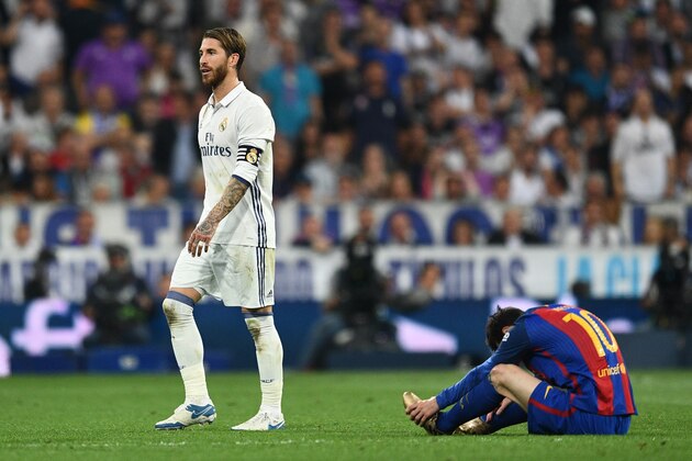 MADRID, SPAIN - APRIL 23:  Sergio Ramos of Real Madrid walks past Lionel Messi of Barcelona as he is sent off during the La Liga match between Real Madrid CF and FC Barcelona at Estadio Bernabeu on April 23, 2017 in Madrid, Spain.  (Photo by David Ramos/Getty Images)