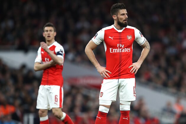 LONDON, ENGLAND - MARCH 11:  (L-R) Laurent Koscielny, Olivier Giroud and Shkodran Mustafi of Arsenal look on during The Emirates FA Cup Quarter-Final match between Arsenal and Lincoln City at Emirates Stadium on March 11, 2017 in London, England.  (Photo by Julian Finney/Getty Images)