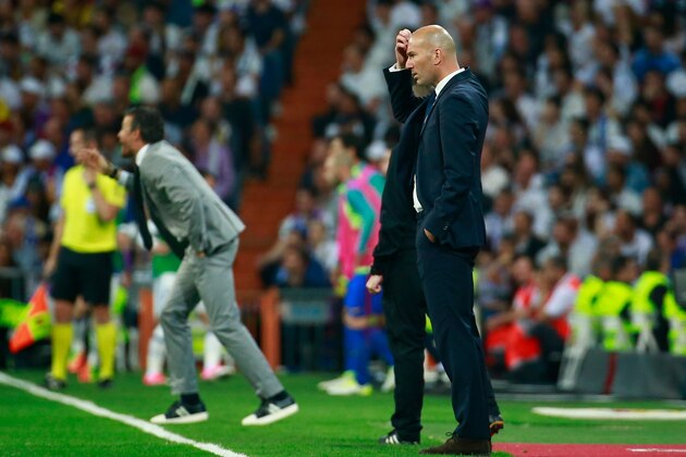 MADRID, SPAIN - APRIL 23:  Zinedine Zidane head coach of Real Madrid looks on during the La Liga match between Real Madrid CF and FC Barcelona at Estadio Bernabeu on April 23, 2017 in Madrid, Spain.  (Photo by Gonzalo Arroyo Moreno/Getty Images)