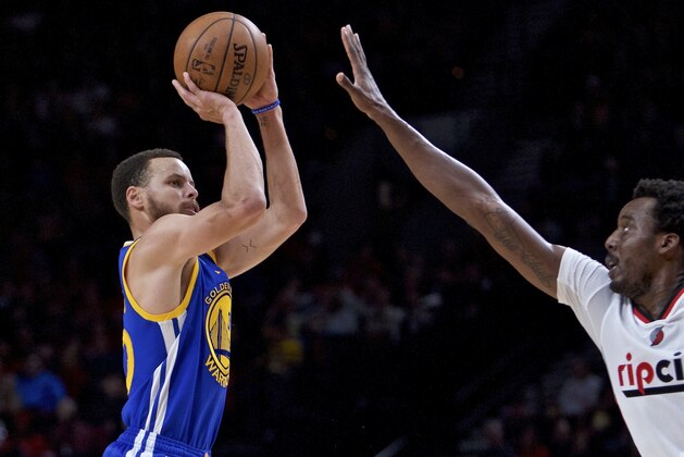 Golden State Warriors guard Stephen Curry, left, shoots a three-point basket over Portland Trail Blazers forward Al-Farouq Aminu during the first half of Game 4 of an NBA basketball first-round playoff series, Monday, April 24, 2017, in Portland, Ore. (AP Photo/Craig Mitchelldyer)