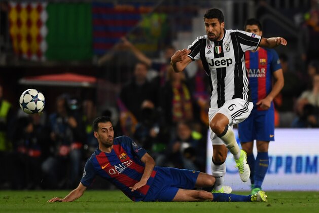 BARCELONA, SPAIN - APRIL 19: Sami Khedira of Juventus is tackled by Sergio Busquets of Barcelona during the UEFA Champions League Quarter Final second leg match between FC Barcelona and Juventus at Camp Nou on April 19, 2017 in Barcelona, Spain. (Photo by Etsuo Hara/Getty Images)