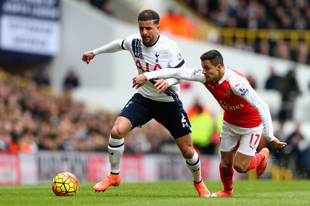 LONDON, ENGLAND - MARCH 05:  Kyle Walker of Tottenham Hotspur and Alexis Sanchez of Arsenal compete for the ball during the Barclays Premier League match between Tottenham Hotspur and Arsenal at White Hart Lane on March 5, 2016 in London, England.  (Photo by Paul Gilham/Getty Images)