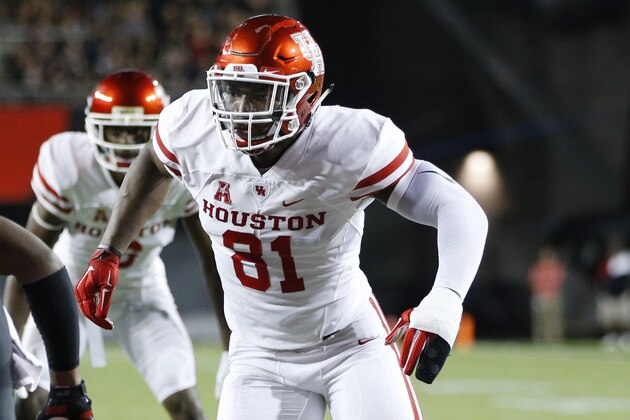 CINCINNATI, OH - SEPTEMBER 15: Tyus Bowser #81 of the Houston Cougars in action against the Cincinnati Bearcats during the game at Nippert Stadium on September 15, 2016 in Cincinnati, Ohio. Houston defeated Cincinnati 40-16. (Photo by Joe Robbins/Getty Images)