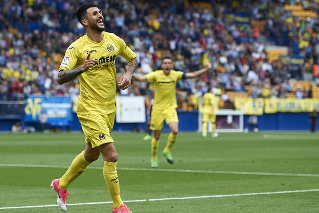 VILLARREAL, SPAIN - APRIL 01:  Roberto Soriano of Villarreal celebrates after scoring a goal during the La Liga match between Villarreal CF and SD Eibar at Estadio de la Ceramica on April 1, 2017 in Villarreal, Spain.  (Photo by fotopress/Getty Images)