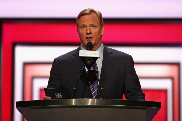 CHICAGO, IL - APRIL 28: Roger Goodell announces a draft pick during the 2016 NFL Draft at the Auditorium Theater on April 28, 2016 in Chicago, Illinois. (Photo by Jonathan Daniel/Getty Images)