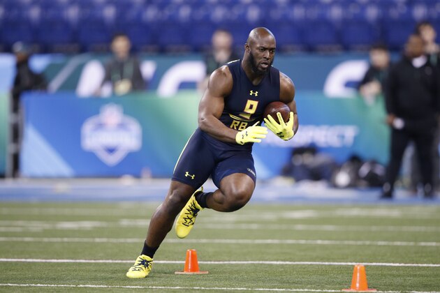 INDIANAPOLIS, IN - MARCH 03: Running back Leonard Fournette of LSU runs with the ball during a drill on day three of the NFL Combine at Lucas Oil Stadium on March 3, 2017 in Indianapolis, Indiana. (Photo by Joe Robbins/Getty Images)