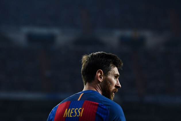 MADRID, SPAIN - APRIL 23:  Lionel Messi of FC Barcelona looks on during the La Liga match between Real Madrid CF and FC Barcelona at the Santiago Bernabeu stadium on April 23, 2017 in Madrid, Spain.  (Photo by David Ramos/Getty Images)