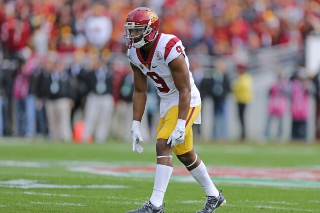 PASADENA, CA - JANUARY 02:  Wide receiver JuJu Smith-Schuster #9 of the USC Trojans surveys the defense against the Penn State Nittany Lions in the 2017 Rose Bowl Game presented by Northwestern Mutual at Rose Bowl on January 2, 2017 in Pasadena, California.  (Photo by Leon Bennett/Getty Images)
