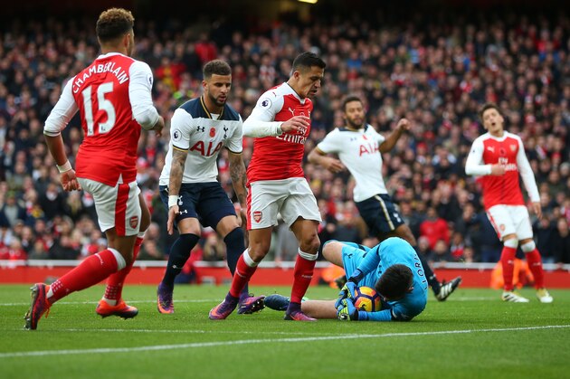 LONDON, ENGLAND - NOVEMBER 06: Alexis Sanchez of Arsenal a shot saved by Tottenham Hotspur goalkeeper Hugo Lloris during the Premier League match between Arsenal and Tottenham Hotspur at Emirates Stadium on November 6, 2016 in London, England. (Photo by Catherine Ivill - AMA/Getty Images)