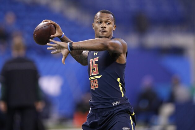 INDIANAPOLIS, IN - MARCH 04: Quarterback Deshaun Watson of Clemson throws during a passing drill on day four of the NFL Combine at Lucas Oil Stadium on March 4, 2017 in Indianapolis, Indiana. (Photo by Joe Robbins/Getty Images)