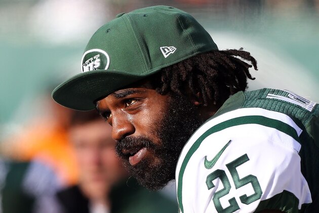 EAST RUTHERFORD, NJ - DECEMBER 23:  (NEW YORK DAILIES OUT)      Joe McKnight #25 of the New York Jets looks on against the San Diego Chargers at MetLife Stadium on December 23, 2012 in East Rutherford, New Jersey. The Chragers defeated the Jets 27-17.  (Photo by Jim McIsaac/Getty Images)