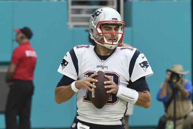 MIAMI GARDENS, FL - JANUARY 01: Jimmy Garoppolo #10 of the New England Patriots looks downfield during the 4th quarter against the Miami Dolphins at Hard Rock Stadium on January 1, 2017 in Miami Gardens, Florida. (Photo by Eric Espada/Getty Images)