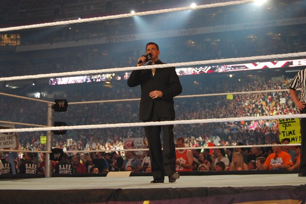 Former WWE announcer Justin Roberts in action.