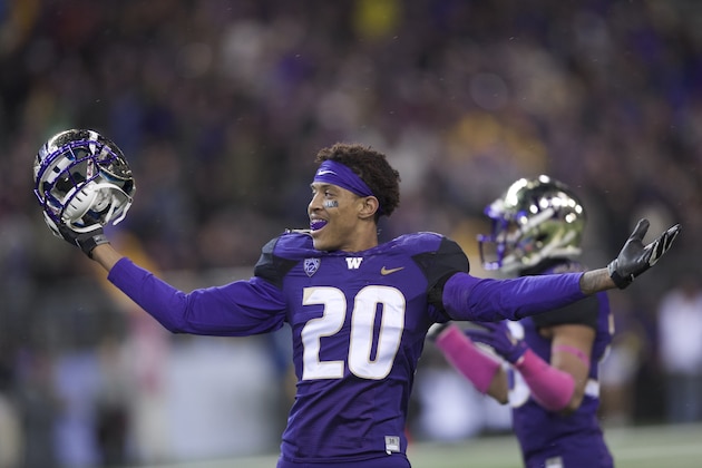 SEATTLE, WA - OCTOBER 25: Defensive back Kevin King #20 of the Washington Huskies reacts to call in the first half of play against the Arizona State Sun Devils at Husky Stadium on October 25, 2014 in Seattle, Washington. (Photo by Stephen Brashear/Getty Images)