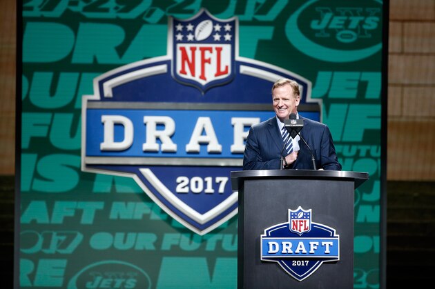 PHILADELPHIA, PA - APRIL 27:  Commissioner of the National Football League Roger Goodell speaks during the first round of the 2017 NFL Draft at the Philadelphia Museum of Art on April 27, 2017 in Philadelphia, Pennsylvania.  (Photo by Jeff Zelevansky/Getty Images)
