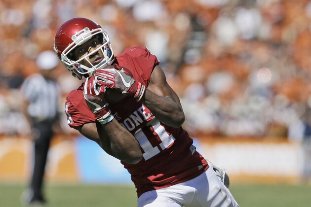 Oklahoma wide receiver Dede Westbrook (11) pulls in a touchdown pass during the second half of an NCAA college football game against Texas in Dallas Saturday, Oct. 8, 2016. (AP Photo/LM Otero)