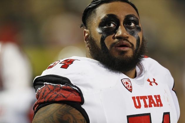 Utah Utes offensive lineman Isaac Asiata (54) warms up before an NCAA college football game Saturday, Nov. 26, 2016, in Boulder, Colo. Colorado won 27-22. (AP Photo/David Zalubowski)