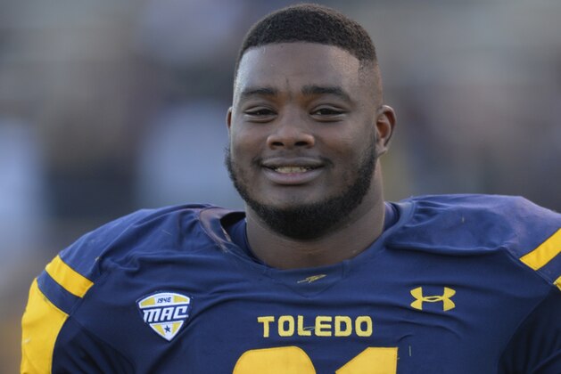 Toledo defensive tackle Treyvon Hester (91) walks off the field after a 38-7 win over Kent State in an NCAA college football game Saturday, Oct. 10, 2015, in Toledo, Ohio. (AP Photo/David Richard)