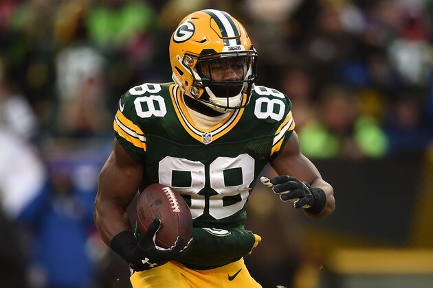 GREEN BAY, WI - JANUARY 08:  Ty Montgomery #88 of the Green Bay Packers runs for yards against the New York Giants during the NFC Wild Card game at Lambeau Field on January 8, 2017 in Green Bay, Wisconsin.  The Packers defeated the Giants 38-13.  (Photo by Stacy Revere/Getty Images)